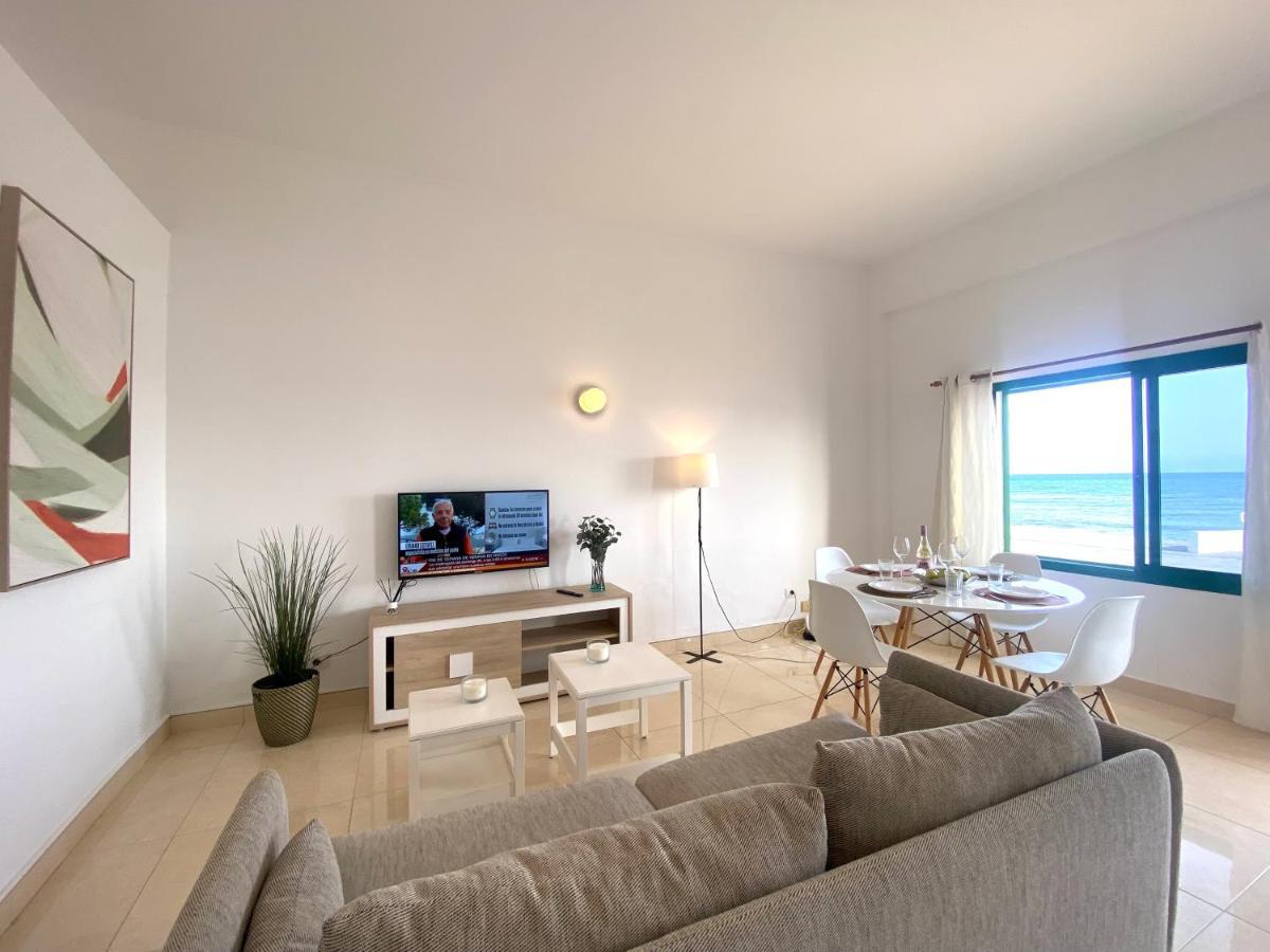 11. Arena Y Mar * Playa Honda (Lanzarote)